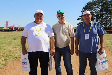 Областной День поля прошел в Октябрьском районе